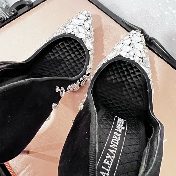 Alexander McQueens Black Suede Crystal Embroidered Pumps Size 37.5 - Picture 9 of 10